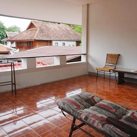 Manee Guesthouse And Record บ้านมานี Chiang Mai Ngoại thất bức ảnh