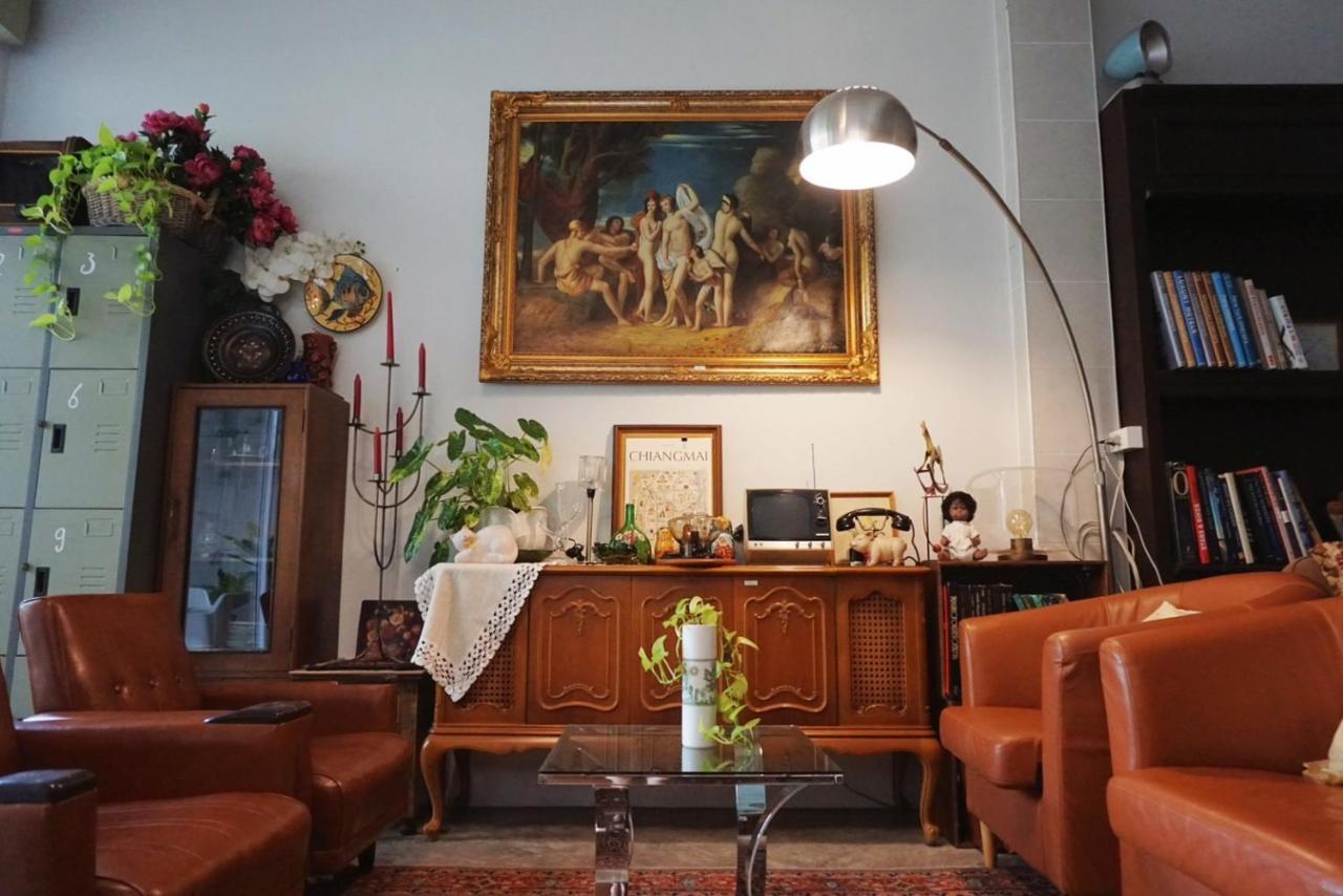Manee Guesthouse And Record บ้านมานี Chiang Mai Ngoại thất bức ảnh