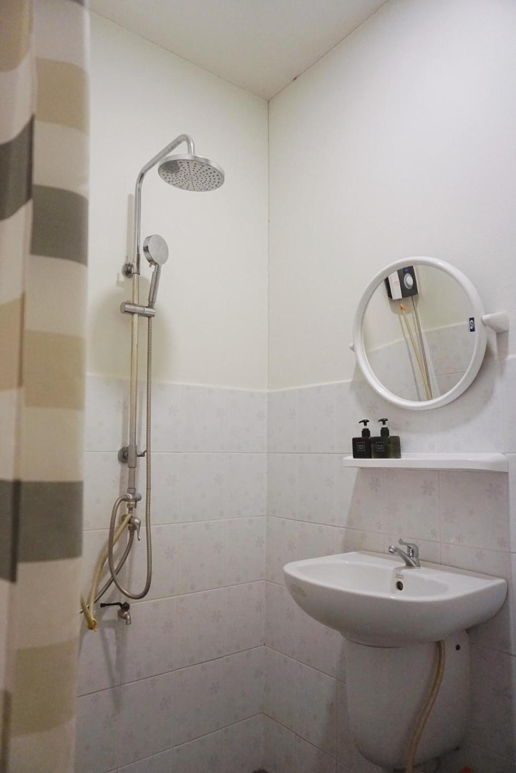 Manee Guesthouse And Record บ้านมานี Chiang Mai Ngoại thất bức ảnh