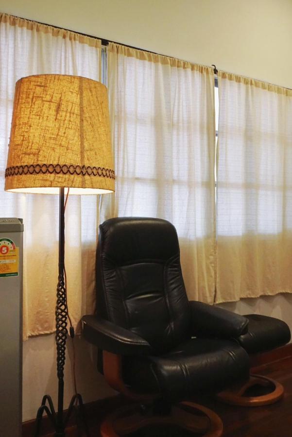 Manee Guesthouse And Record บ้านมานี Chiang Mai Ngoại thất bức ảnh