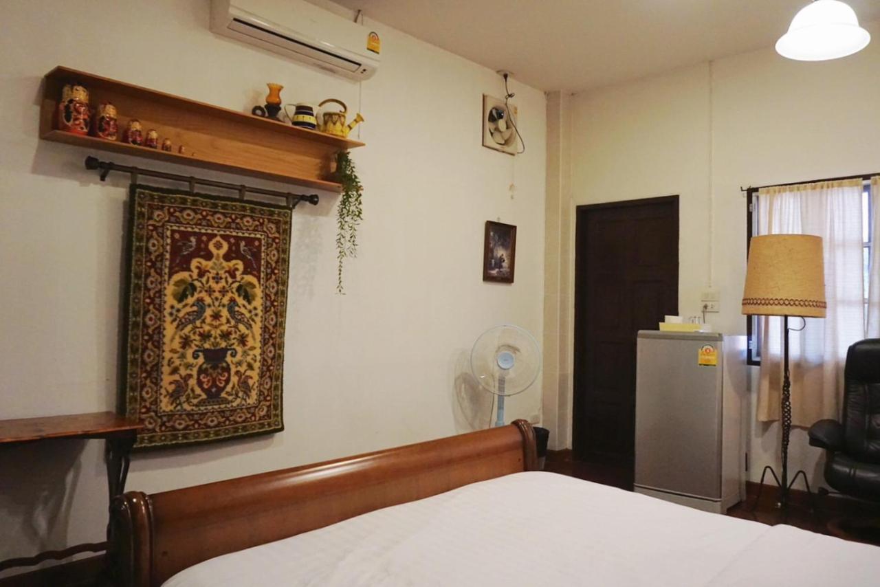 Manee Guesthouse And Record บ้านมานี Chiang Mai Ngoại thất bức ảnh