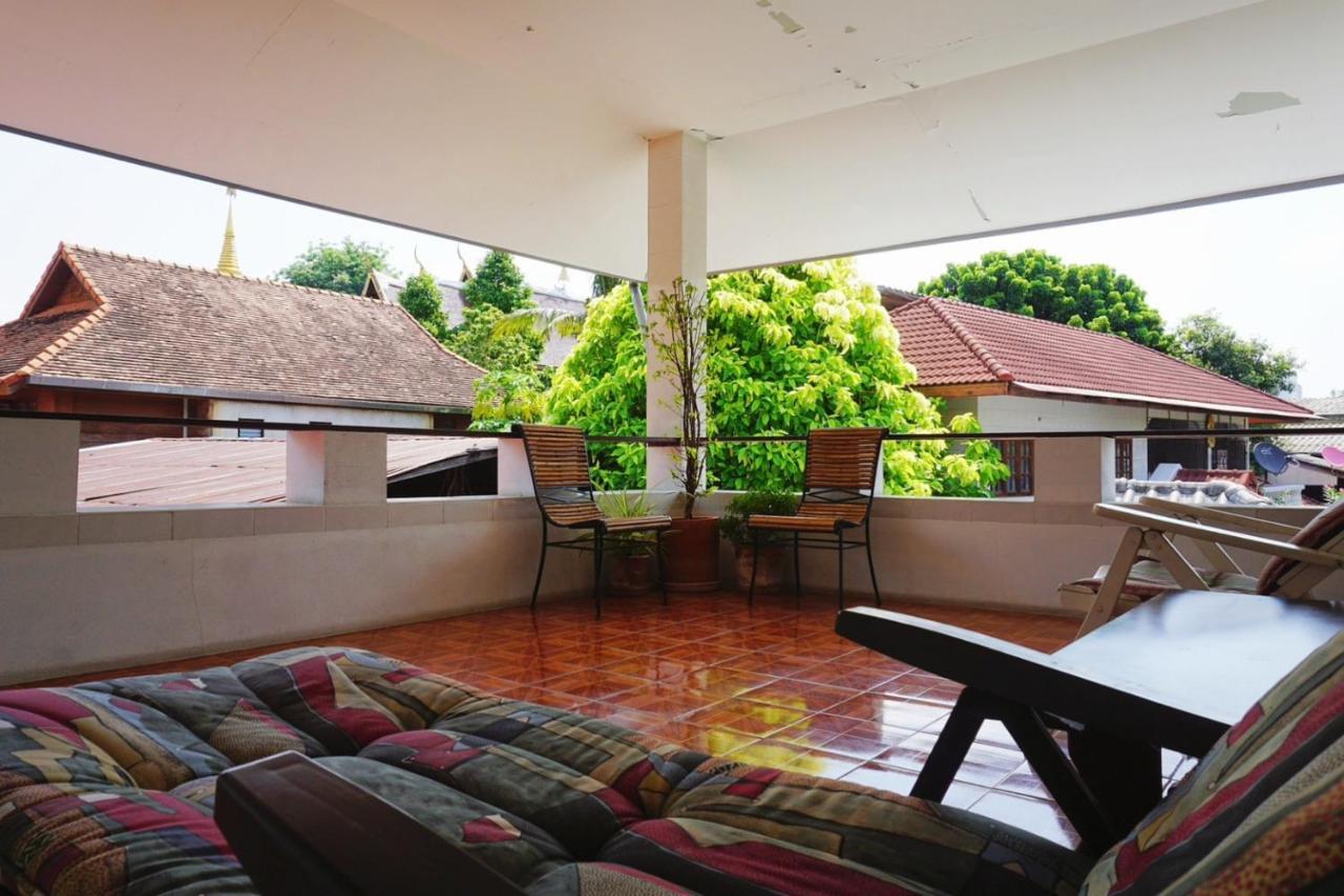 Manee Guesthouse And Record บ้านมานี Chiang Mai Ngoại thất bức ảnh