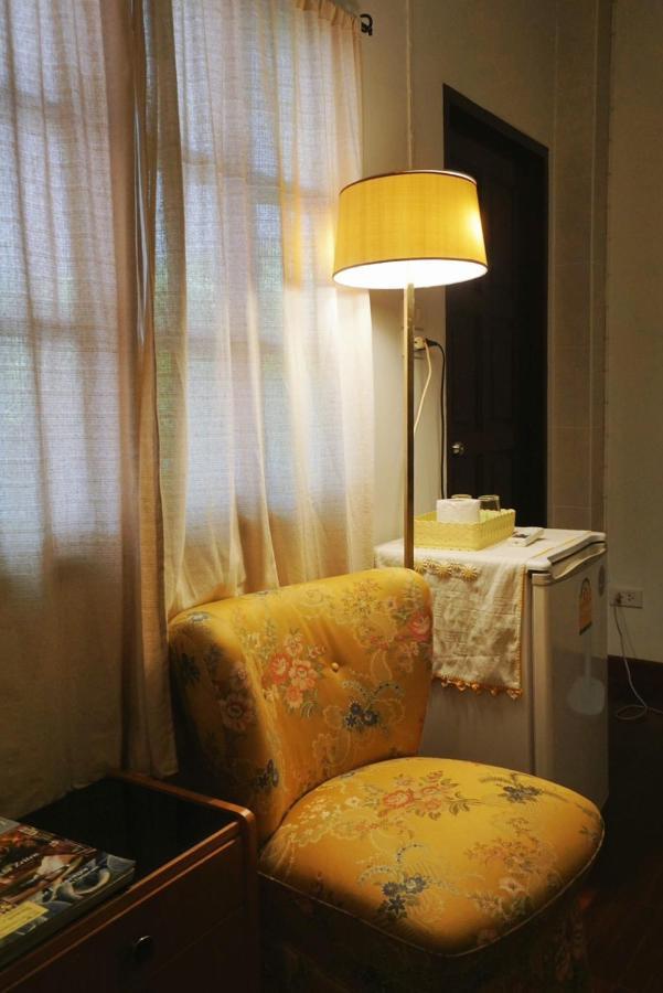 Manee Guesthouse And Record บ้านมานี Chiang Mai Ngoại thất bức ảnh