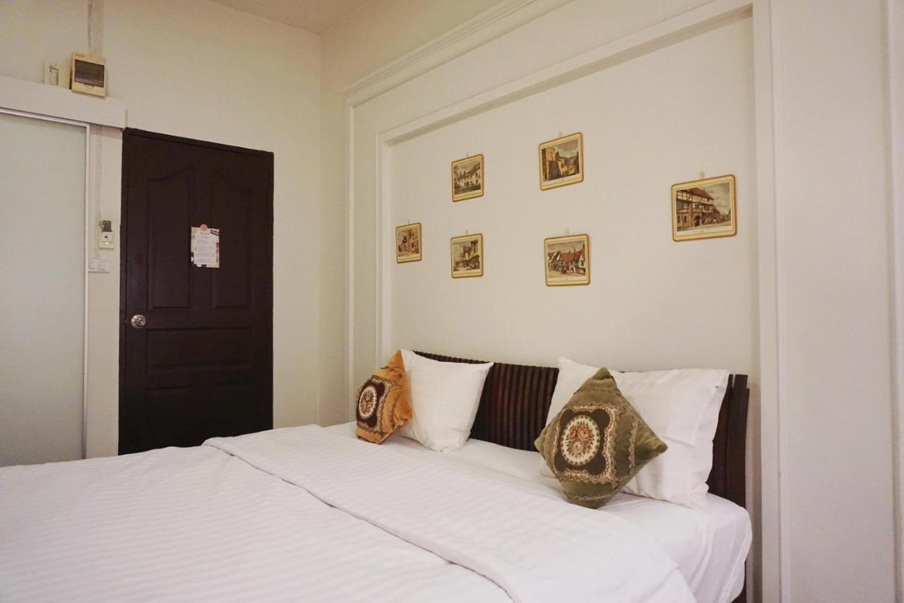 Manee Guesthouse And Record บ้านมานี Chiang Mai Ngoại thất bức ảnh