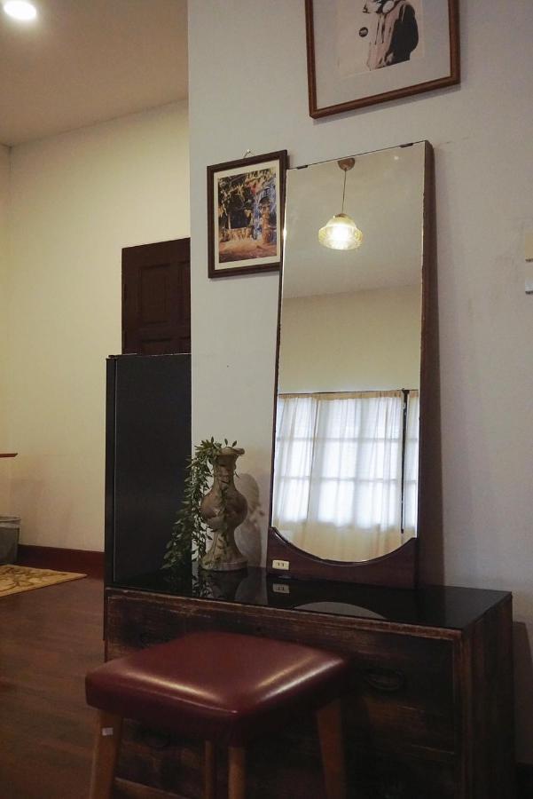 Manee Guesthouse And Record บ้านมานี Chiang Mai Ngoại thất bức ảnh