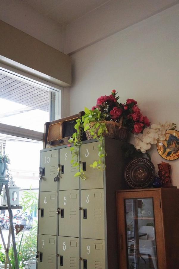 Manee Guesthouse And Record บ้านมานี Chiang Mai Ngoại thất bức ảnh
