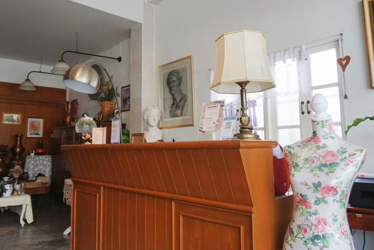 Manee Guesthouse And Record บ้านมานี Chiang Mai Ngoại thất bức ảnh