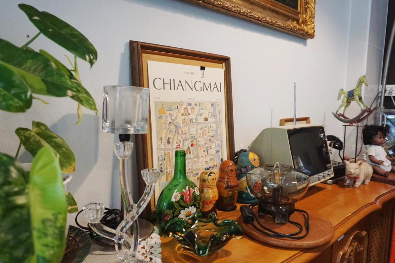 Manee Guesthouse And Record บ้านมานี Chiang Mai Ngoại thất bức ảnh