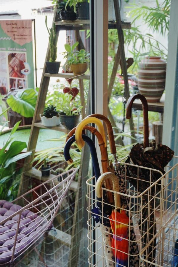 Manee Guesthouse And Record บ้านมานี Chiang Mai Ngoại thất bức ảnh